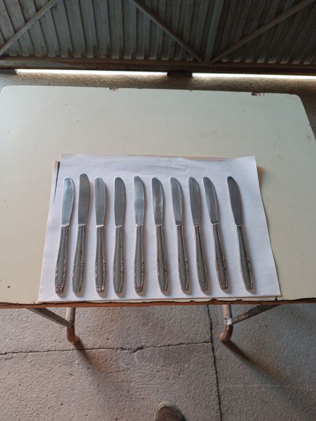 Set di 10 coltelli per posate