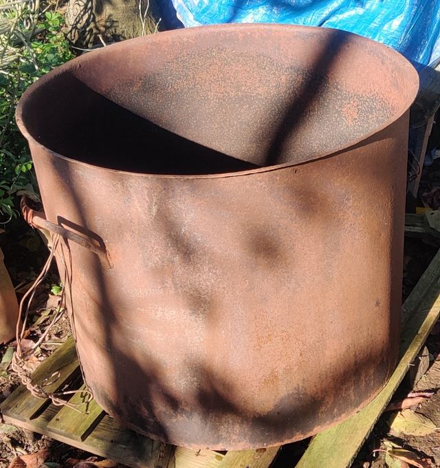 Caldero de hierro grande