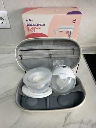 Sacaleches Momcozy V5 y bolsas congelado