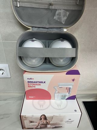 Sacaleches Momcozy V5 y bolsas congelado