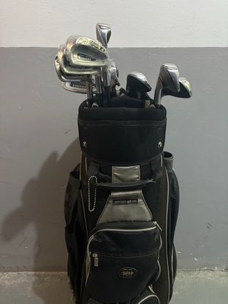 Set de Palos de Golf con Bolsa
Muchos sin usar.
