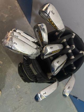 Set de Palos de Golf con Bolsa
Muchos sin usar.
