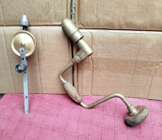 Berbiquí antiguo de mano