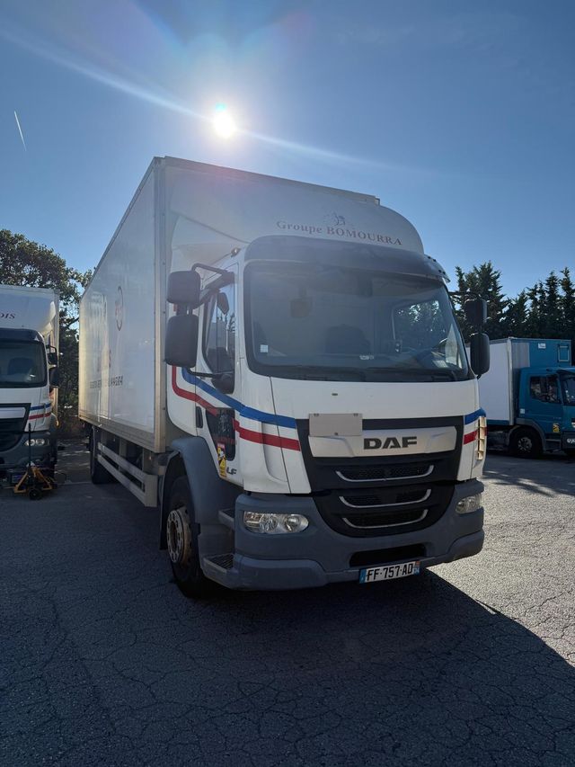 DAF LF 320 Camión Caja Larga 8,70 Alto 2,60