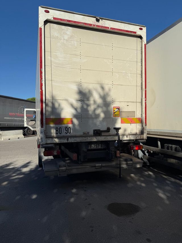 DAF LF 320 Camión Caja Larga 8,70 Alto 2,60