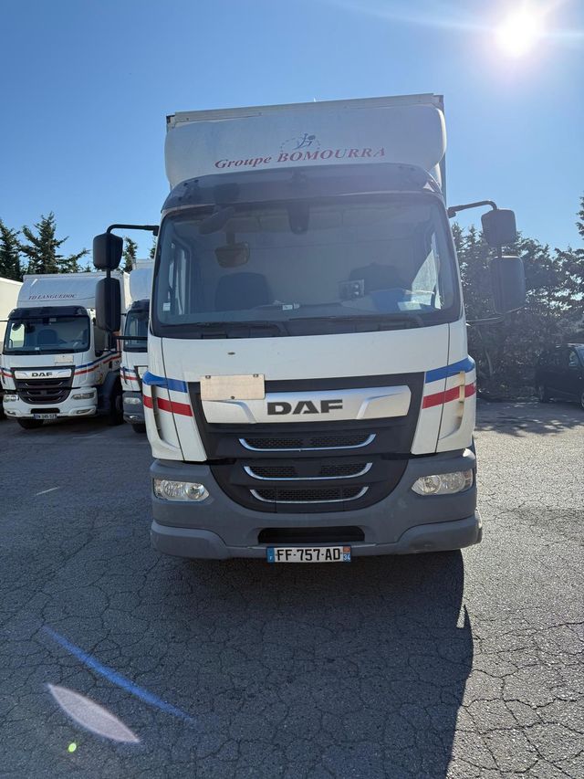 DAF LF 320 Camión Caja Larga 8,70 Alto 2,60