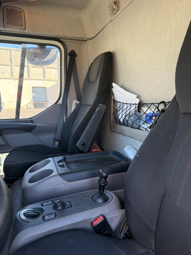 DAF LF 320 Camión Caja Larga 8,70 Alto 2,60