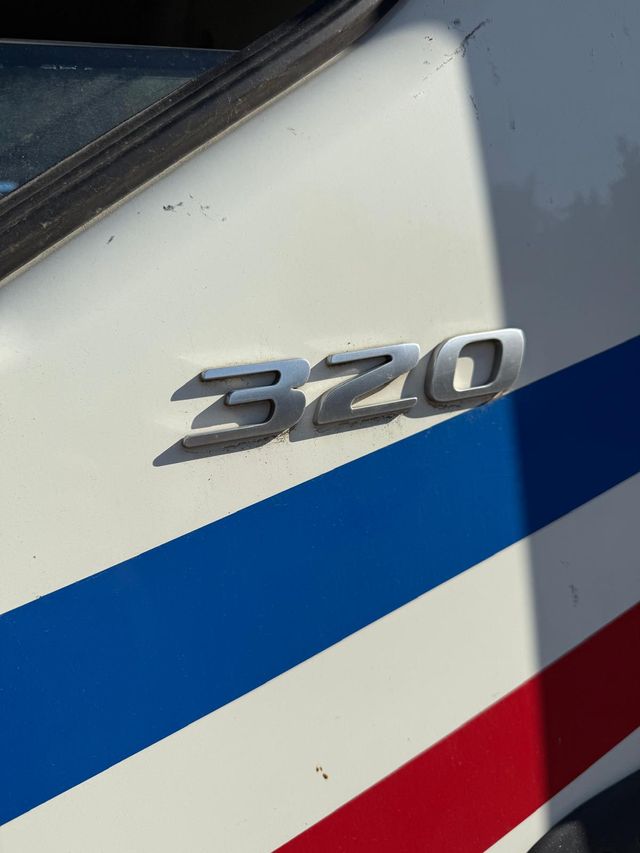 DAF LF 320 Camión Caja Larga 8,70 Alto 2,60