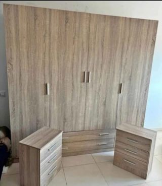 Armario blanco de madera