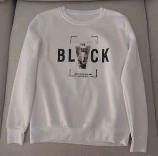 SUDADERA BLANCA CON ESTAMPADO