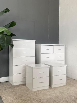 Juego de cómoda y mesitas blanco nuevo