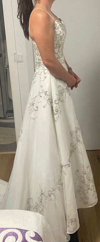 Vestido de Novia Blanco con Bordados