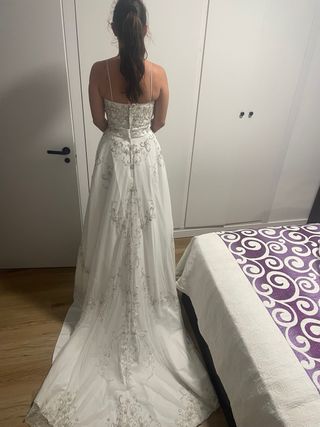 Vestido de Novia Blanco con Bordados