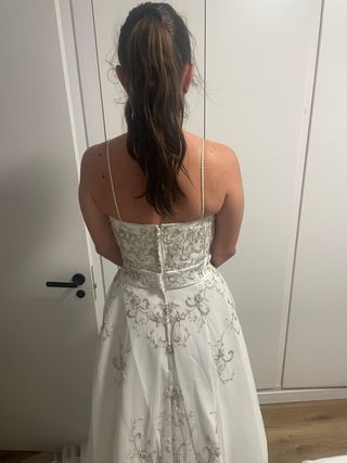 Vestido de Novia Blanco con Bordados