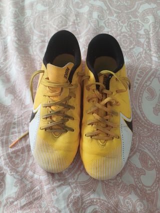 Botas de fútbol Nike Talla 34