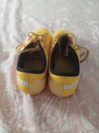 Botas de fútbol Nike Talla 34