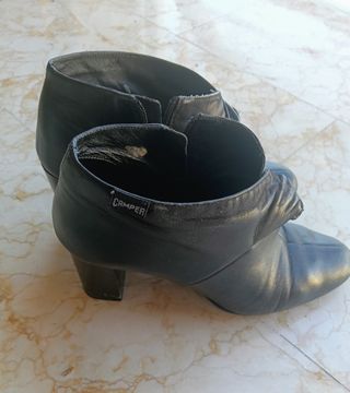 Botines tacón negros Camper, casi 9 cm. de tacón