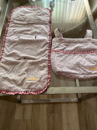 Funda y bolso para carrito de bebé floral.