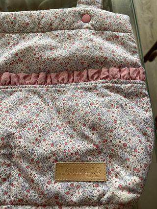 Funda y bolso para carrito de bebé floral.