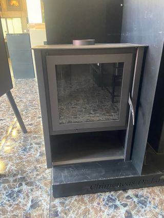 Estufa de leña de acero con cristal