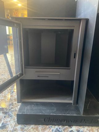 Estufa de leña de acero con cristal