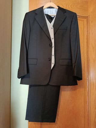 Traje de hombre negro y gris