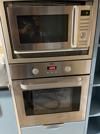 Horno y Microondas Zanussi