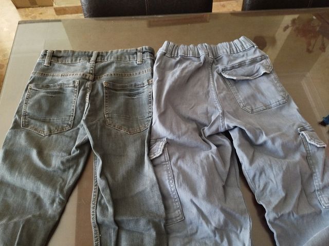 Dos Jeans grises de niño talla 10