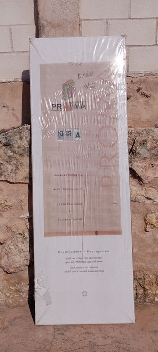 Puerta de roble barnizada