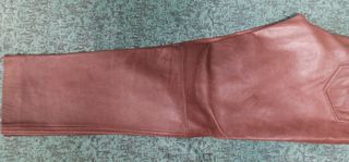 Pantalón de cuero marrón