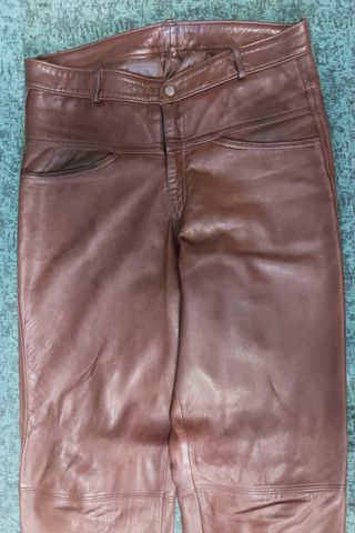 Pantalón de cuero marrón