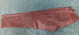 Pantalón de cuero marrón