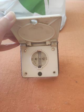 Toma corriente exterior para caravana