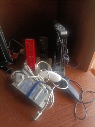 Consola Nintendo Wii Negra y Roja