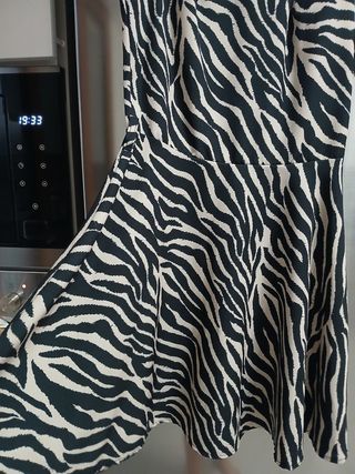 Abito fantasia zebrata beige e nero