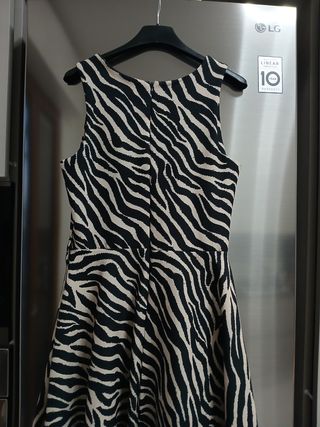 Abito fantasia zebrata beige e nero