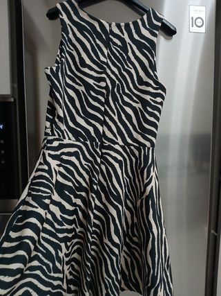 Abito fantasia zebrata beige e nero