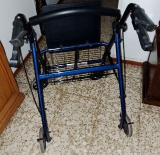 Andador 4 ruedas azul con asiento