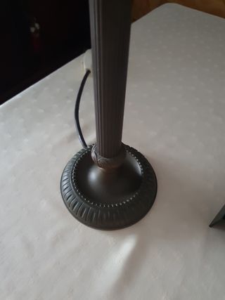 Lámpara de mesa de cristal y metal