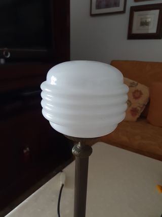 Lámpara de mesa de cristal y metal