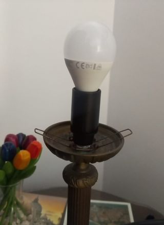 Lámpara de mesa de cristal y metal