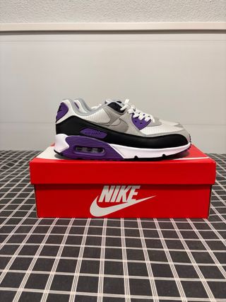 Nike Air Max 90 Gris y Morado