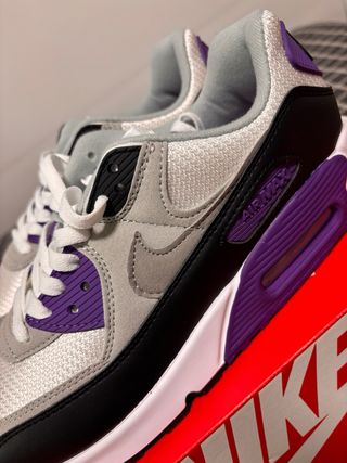 Nike Air Max 90 Gris y Morado