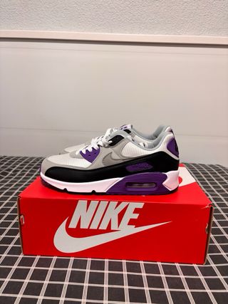 Nike Air Max 90 Gris y Morado