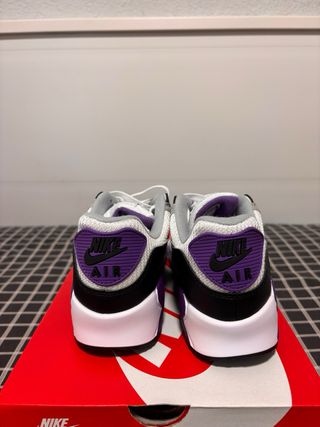 Nike Air Max 90 Gris y Morado