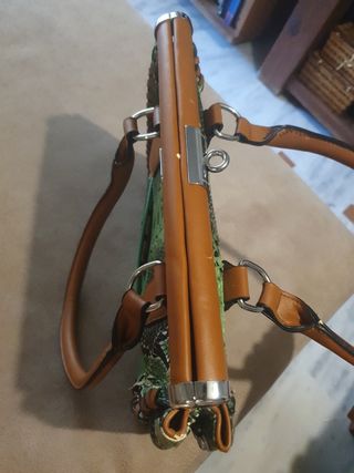 Bolso verde con estampado de serpiente