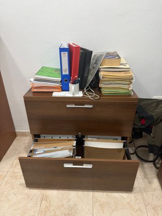 Cajoneras de madera marrones
