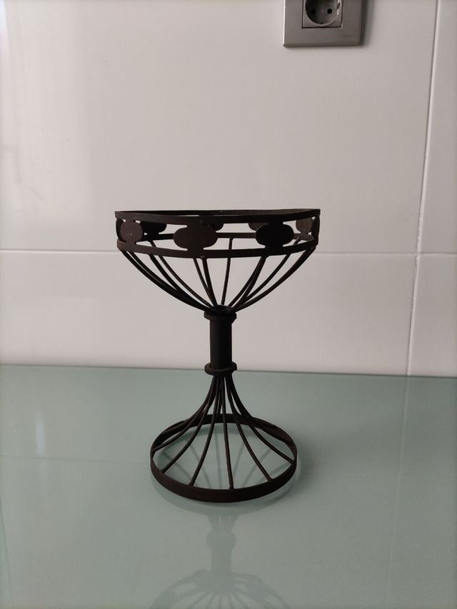 Portavelas de metal negro