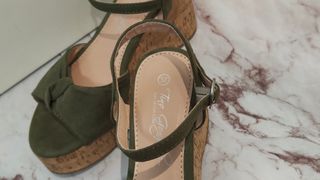 Tacones de cuña verde con nudo