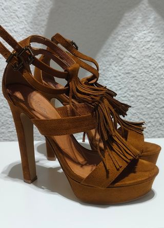 Zapato tacón Marypaz camel flecos talla 38